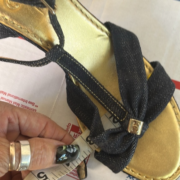 Chanel Jean and gold size 7 like New - Picture 8 of 8